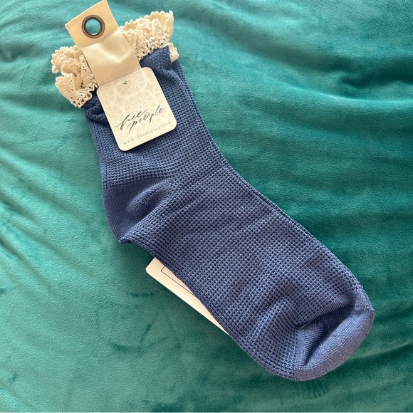 NWT Free People Beloved Waffle Knit Ankle Socks navy blue 1 Pair - Picture 2 of 12